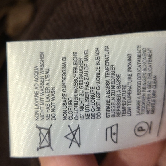 Blumarine Cashmere Holiday Sweater with Embellishments & Bow Size: 42 - Picture 11 of 11